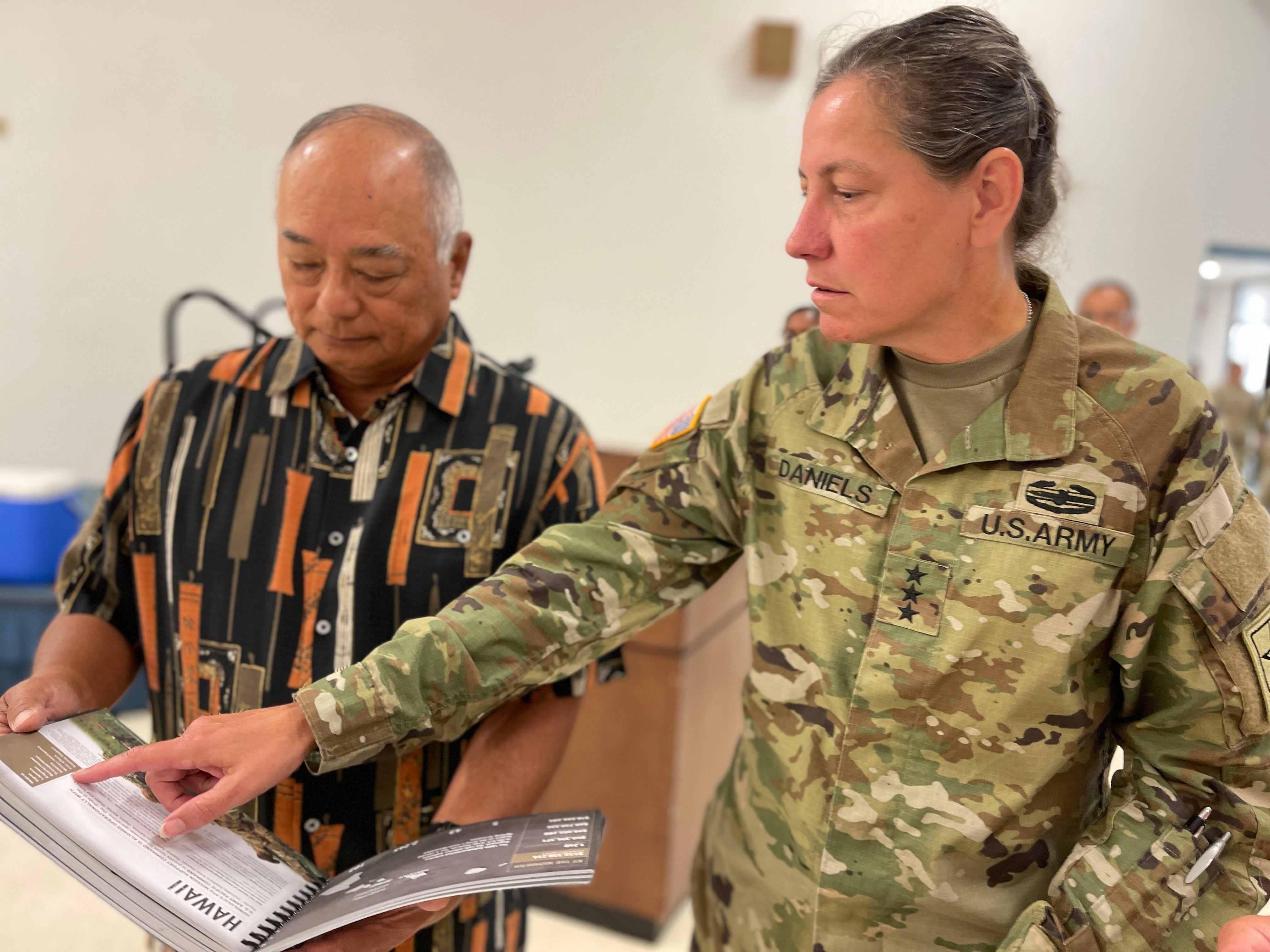 Lt. Gen. Jody Daniels visits units in Hawaii, July 6, 2021. (Staff Sgt. Felix R. Fimbres/Army)