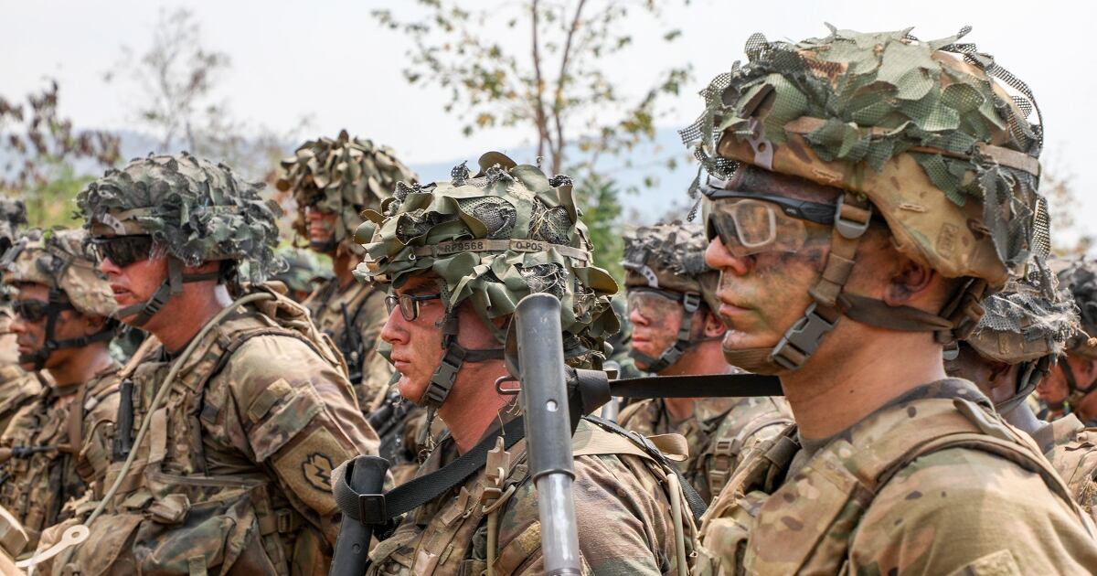 With Retention Up And Recruiting Down Here S How The Army Plans To Add 7 500 More Soldiers To The Ranks