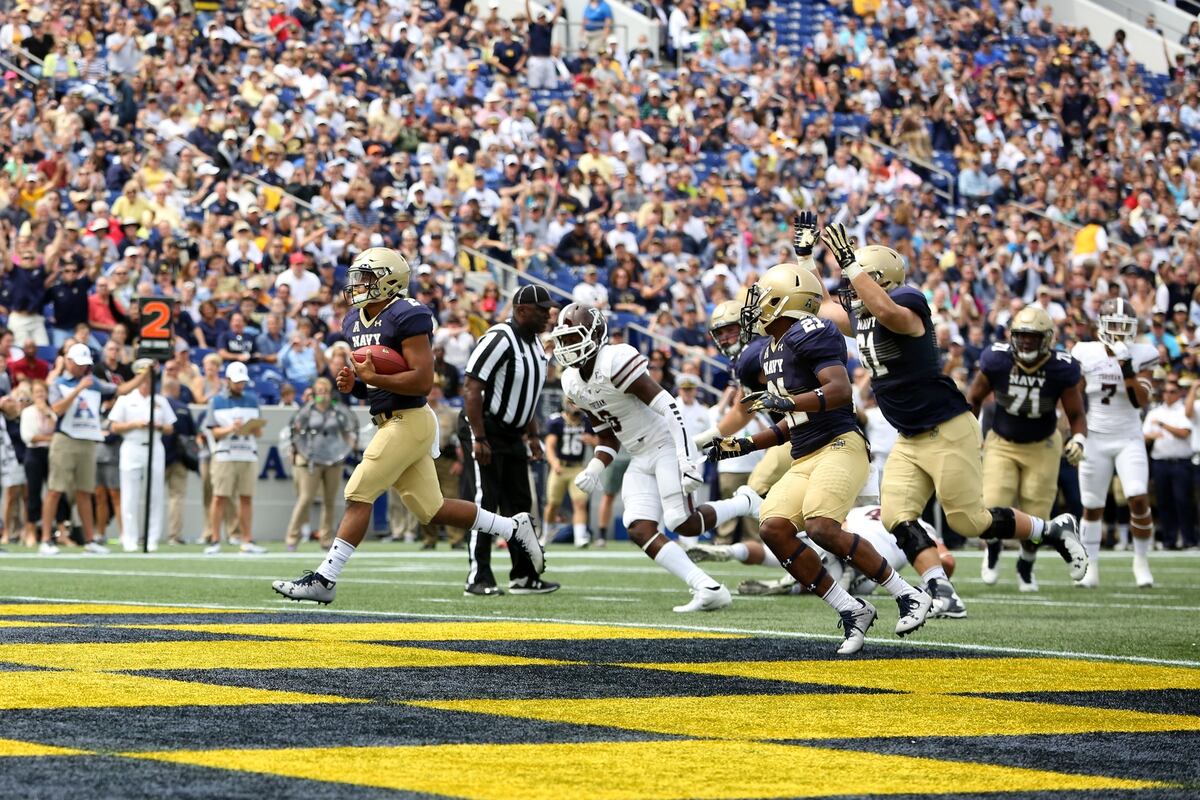 Navy Defeats Fordham 52 16 Despite Injury To Smith