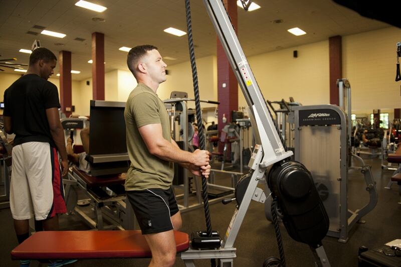 Military Muscle 5 Exercises Using Your Gym S Viper Rope Trainer