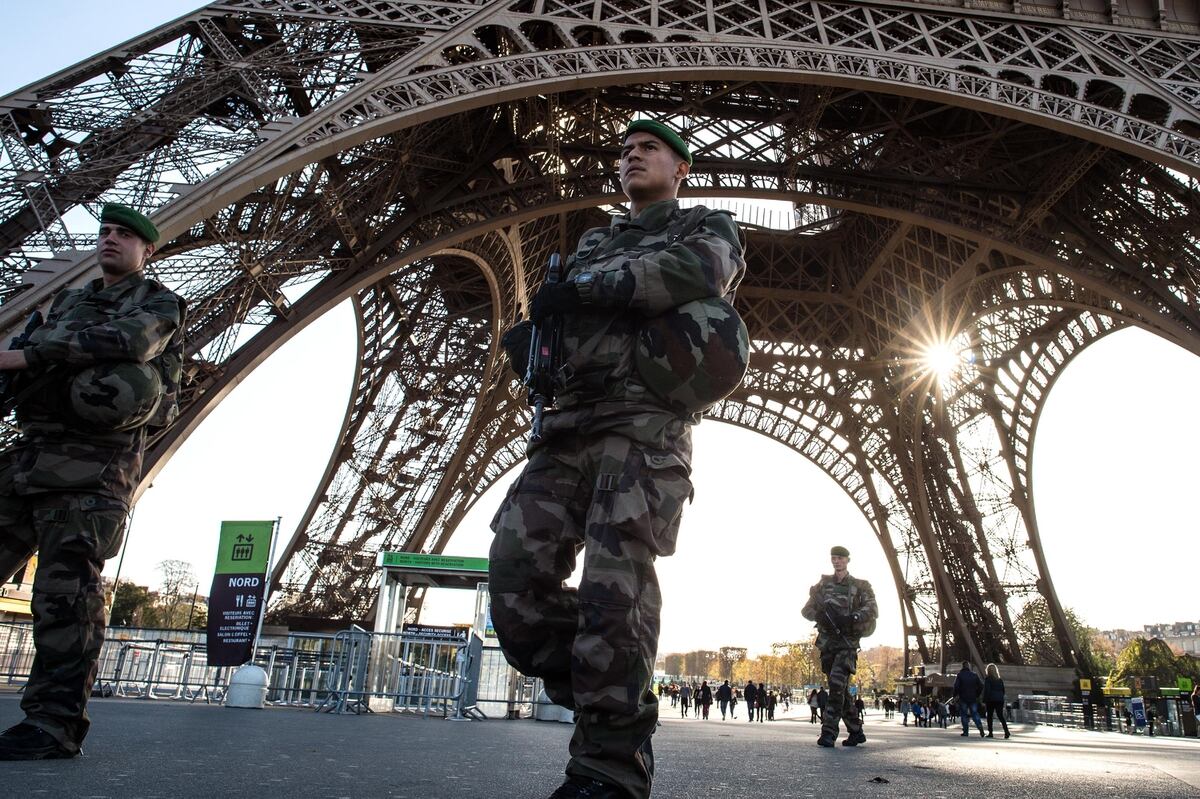 DoD implements Paris travel ban for all troops, civilian personnel