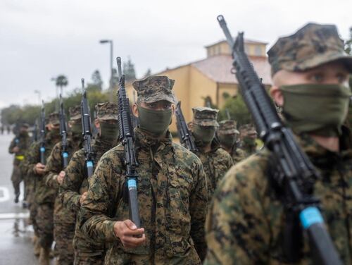 Recruits begin taking extra precautions to prevent the spread of COVID-19 by wearing face masks. ( Lance Cpl. Zachary T. Beatty/ Marine Corps)