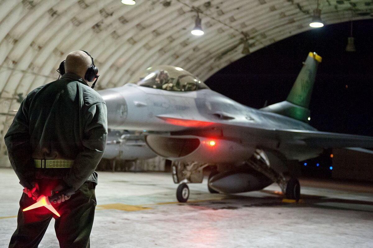 F 16 Pilot Ejects At Kunsan With Minor Injuries Flights Suspended