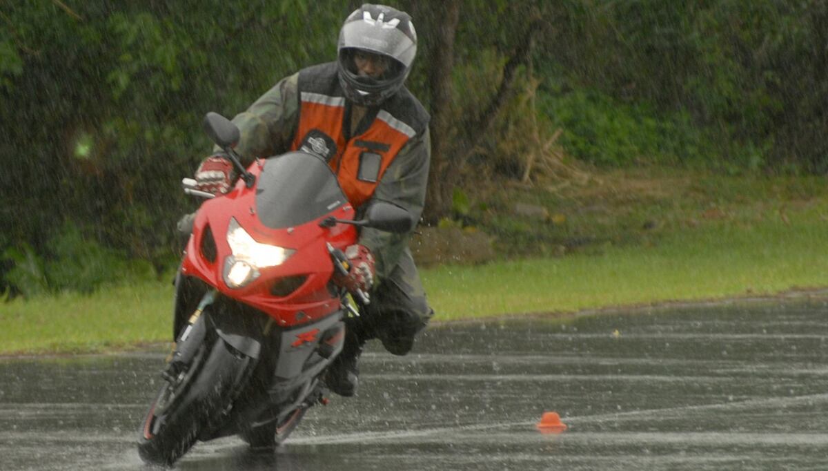 5 Waterproof Motorcycle Gloves For Spring Riding