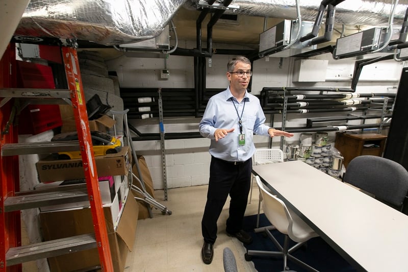 Matt Cutts, acting administrator at U.S. Digital Service, gives a tour of the office's 