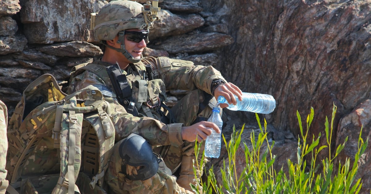 Soldiers' bottled water consumption is unsustainable in the next war, Army report says - ArmyTimes.com