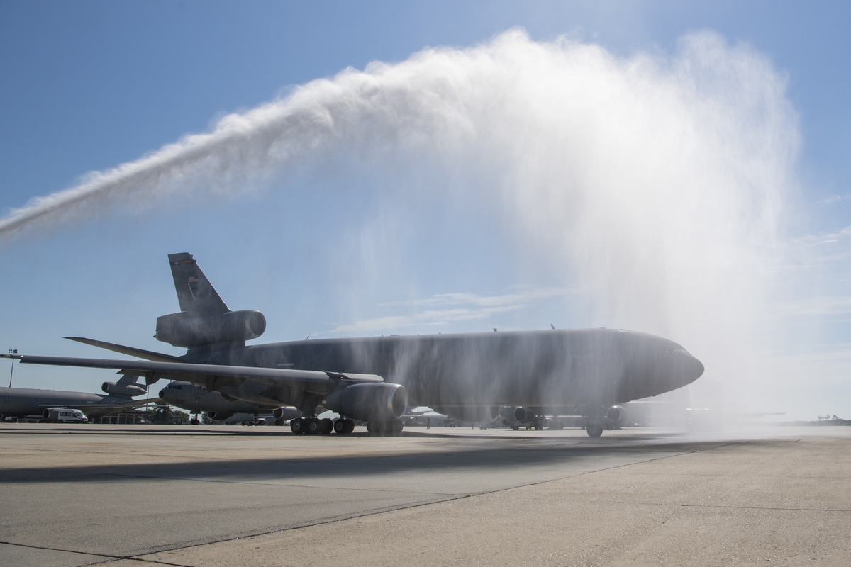 If You Have To Ride In A Military Aircraft With Someone With Covid 19 This Is Your Best Bet