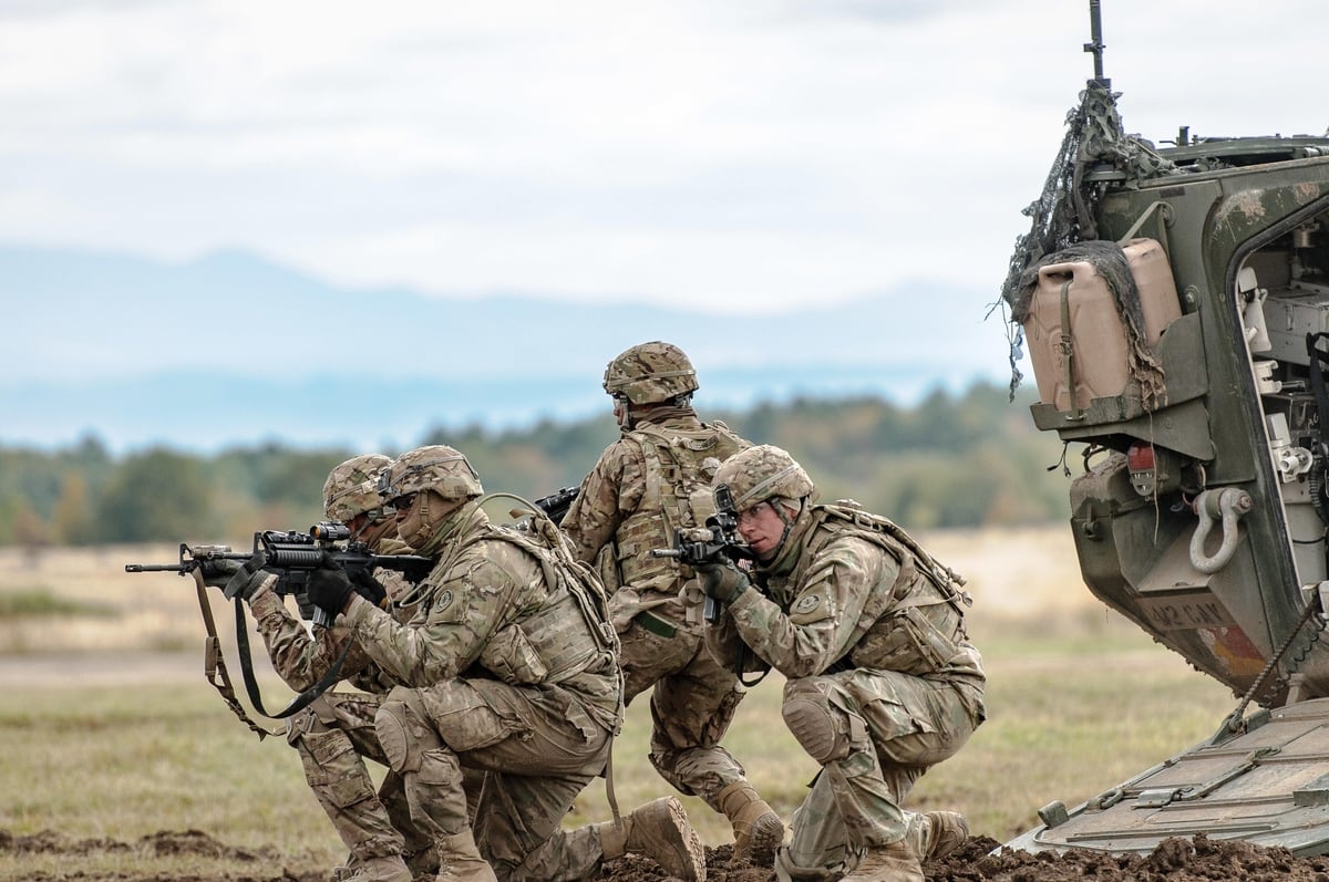First four women graduate from the Army's cavalry scout training