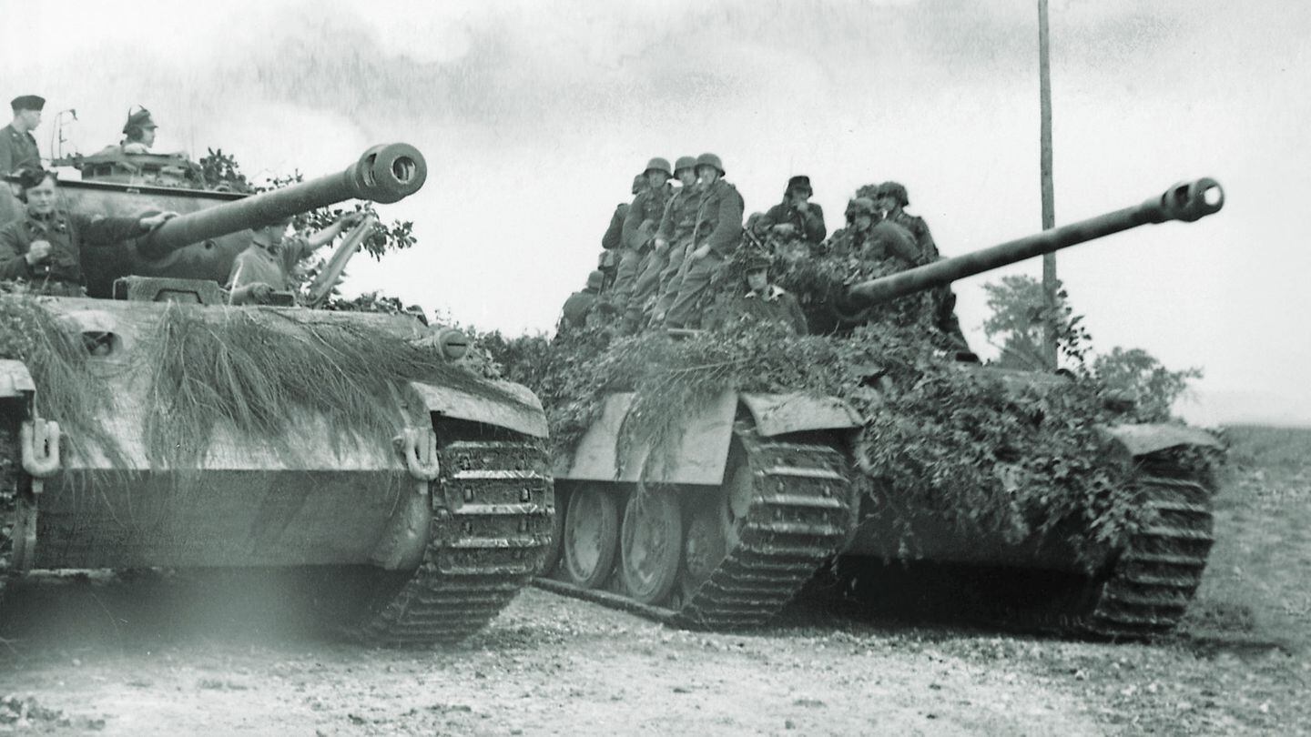 Camouflaged Panzer V tanks lie in wait in northern France in summer 1944. That September, an intelligence alert about roaming Panzers had Pool’s crew on high alert. (Bundesarchiv Bild 101I-301-1955-31 Photo: B. Kurth)