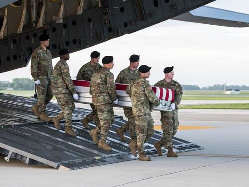 A U.S. Army carry team transfers the remains of Spc. Miguel L. Holmes, of Hinesville, Ga., May 9, 2019, at Dover Air Force Base, Del. (Senior Airman Christopher Quail/Air Force)
