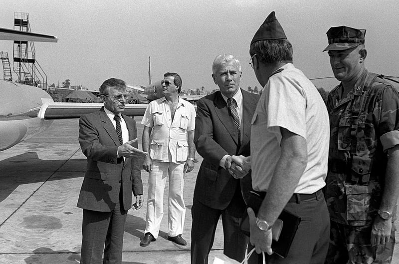 Former Pentagon chief Frank Carlucci dies at 87