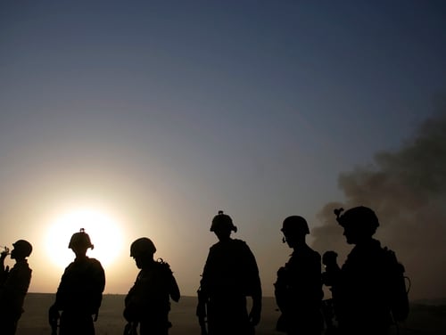قال رئيس الوزراء العراقي إن القوات القتالية الأمريكية لم تعد ضرورية لمحاربة داعش. (AP Photo / Marko Drobnjakovic)
