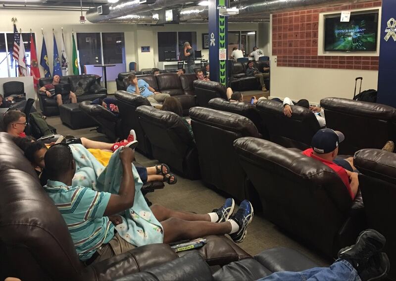 Waypointer explores airport's new USO lounge