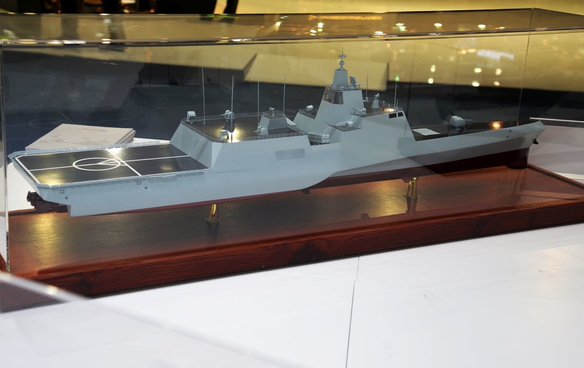 China Displays Trimaran Frigate Design