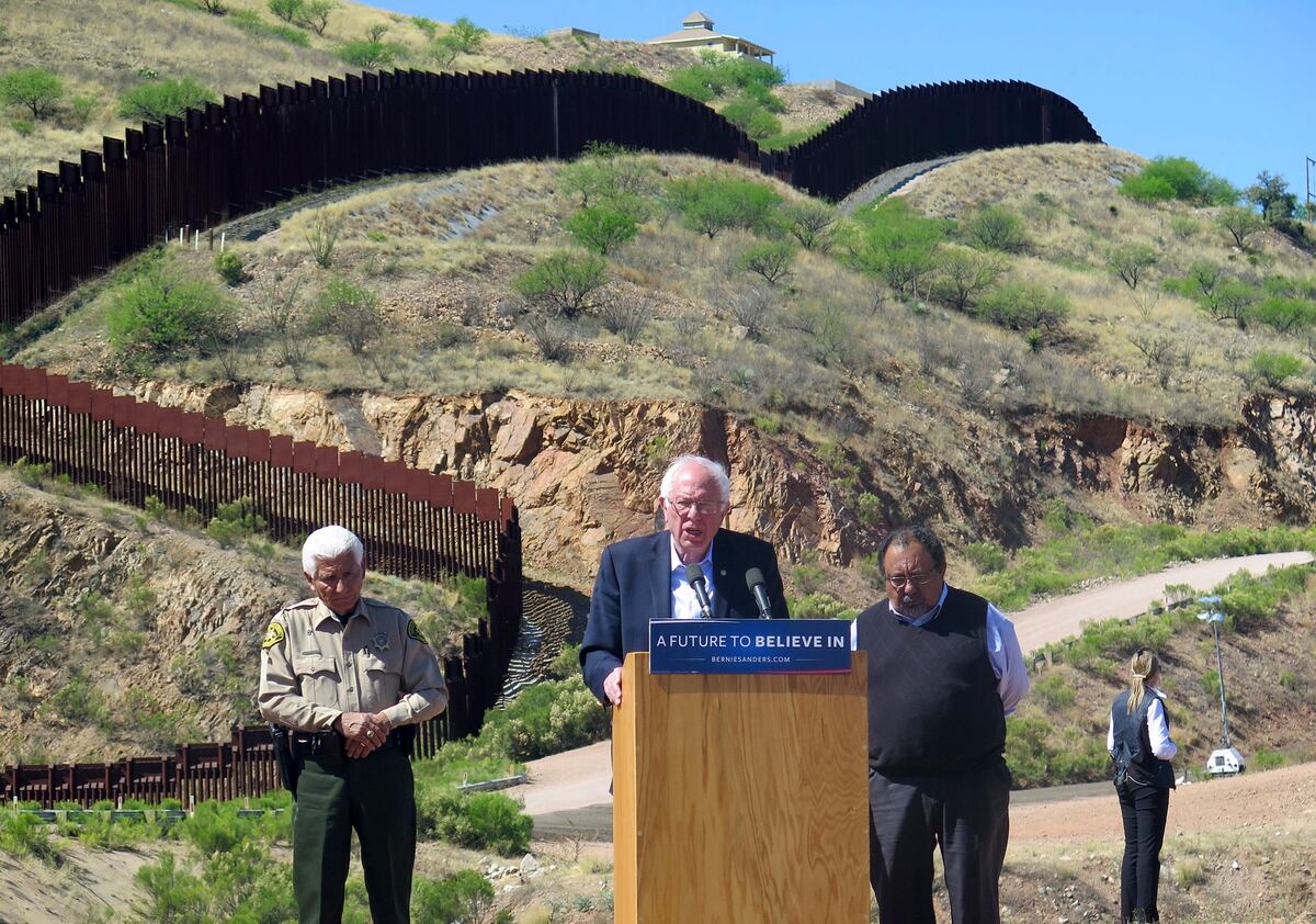 Bernie Sanders visits U.S.-Mexico border, talks ...