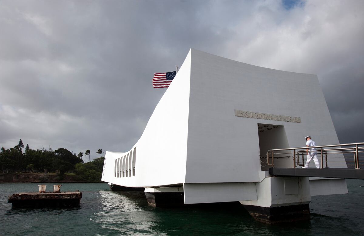 Tours on uss arizona memorial suspended after ship hits dock