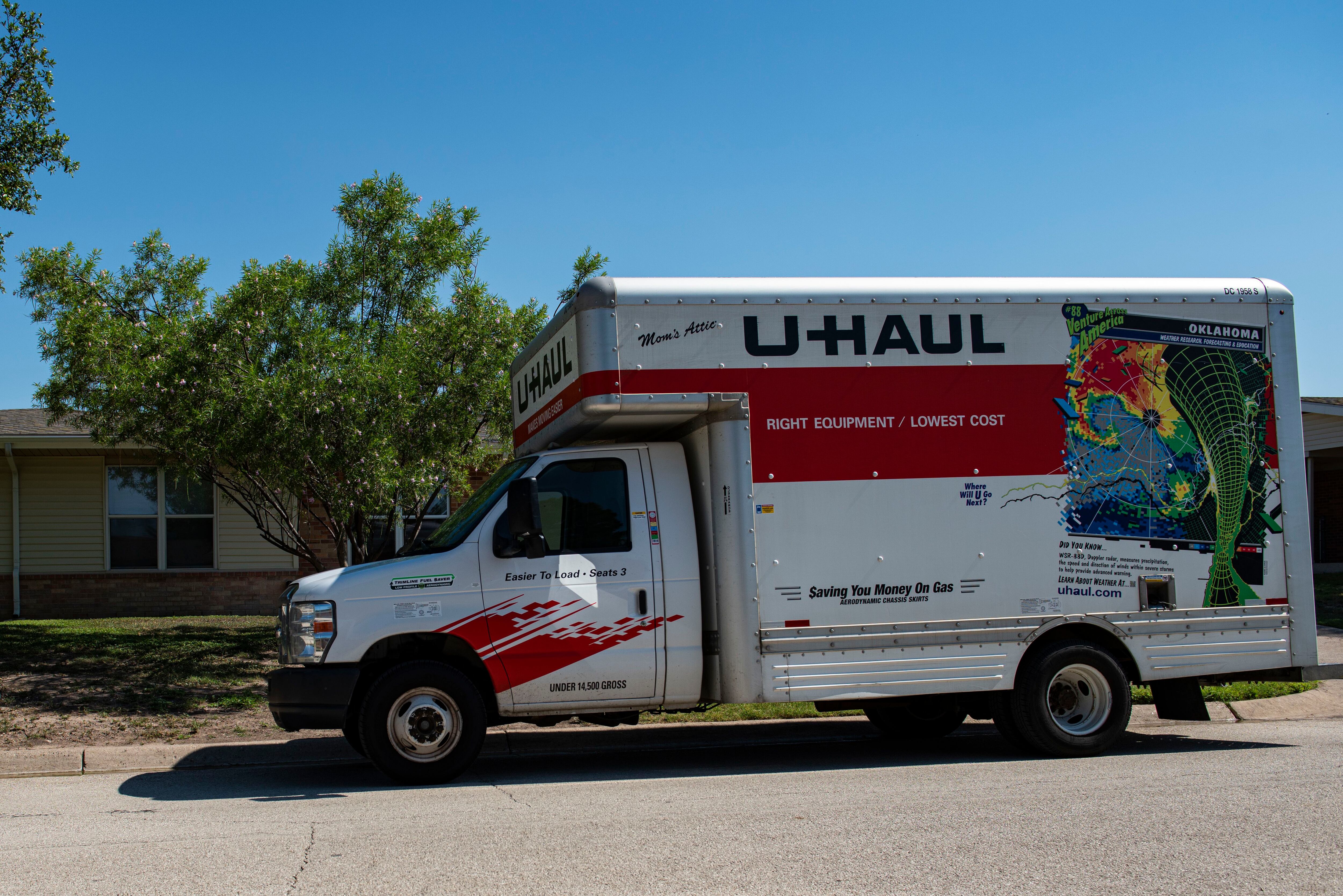 A moving truck sits at the ready to move a family from Laughlin Air Force Base, Texas, June, 16, 2021 to their new home and base. (Airman 1st Class David Phaff/Air Force)