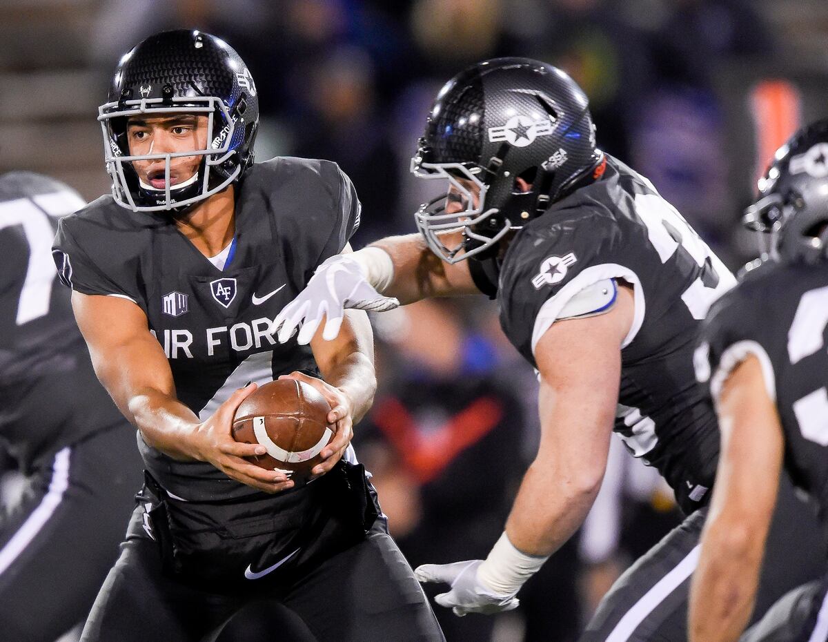 Sanders Record Day Leads Air Force Past Utah State 38 35