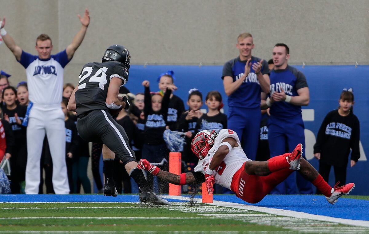 Kadin Remsberg Leads Air Force To Win Then Gets Engaged