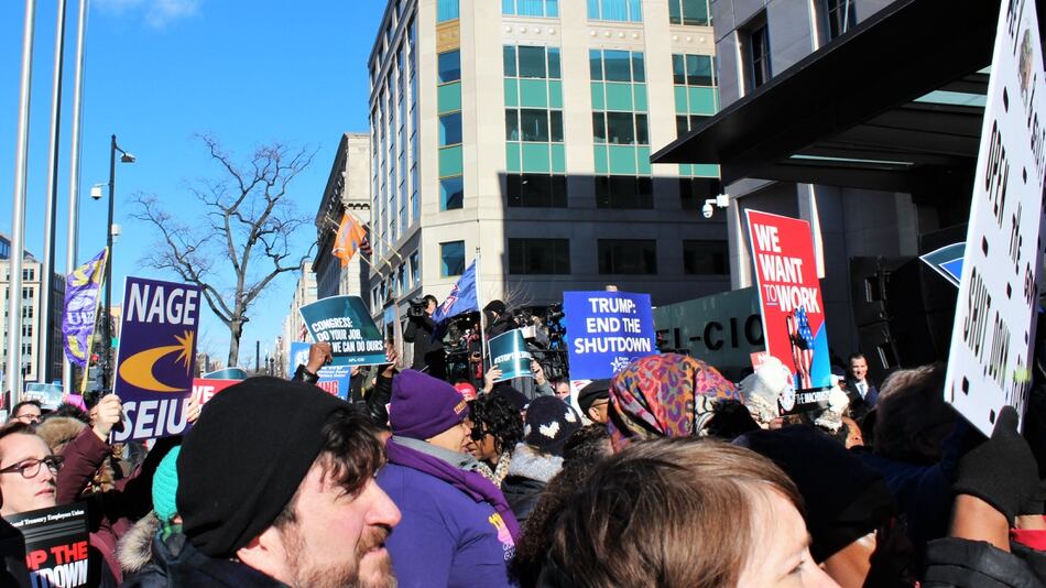Federal employees rally for end to the government shutdown