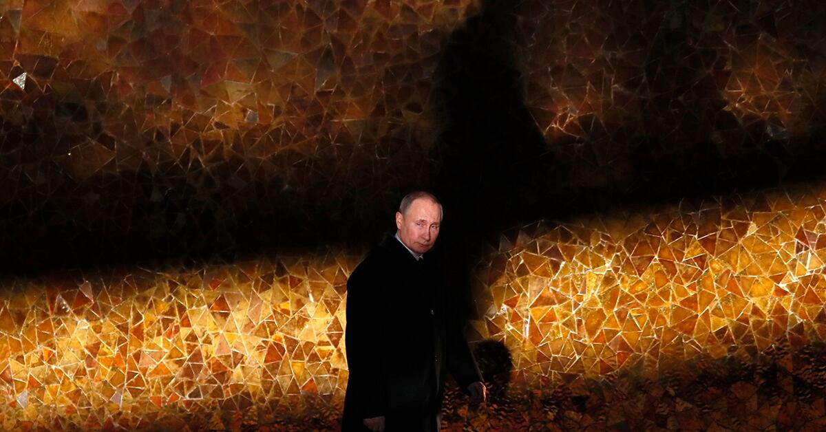 Putin Presides At Events Marking End Of Stalingrad Battle