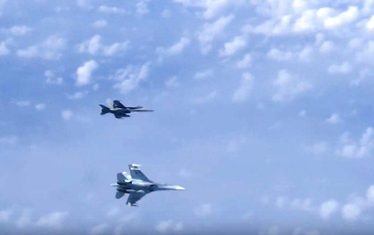 Russian Fighter Jet Wards Off Nato F 18 Nearing Defense Minister S Plane