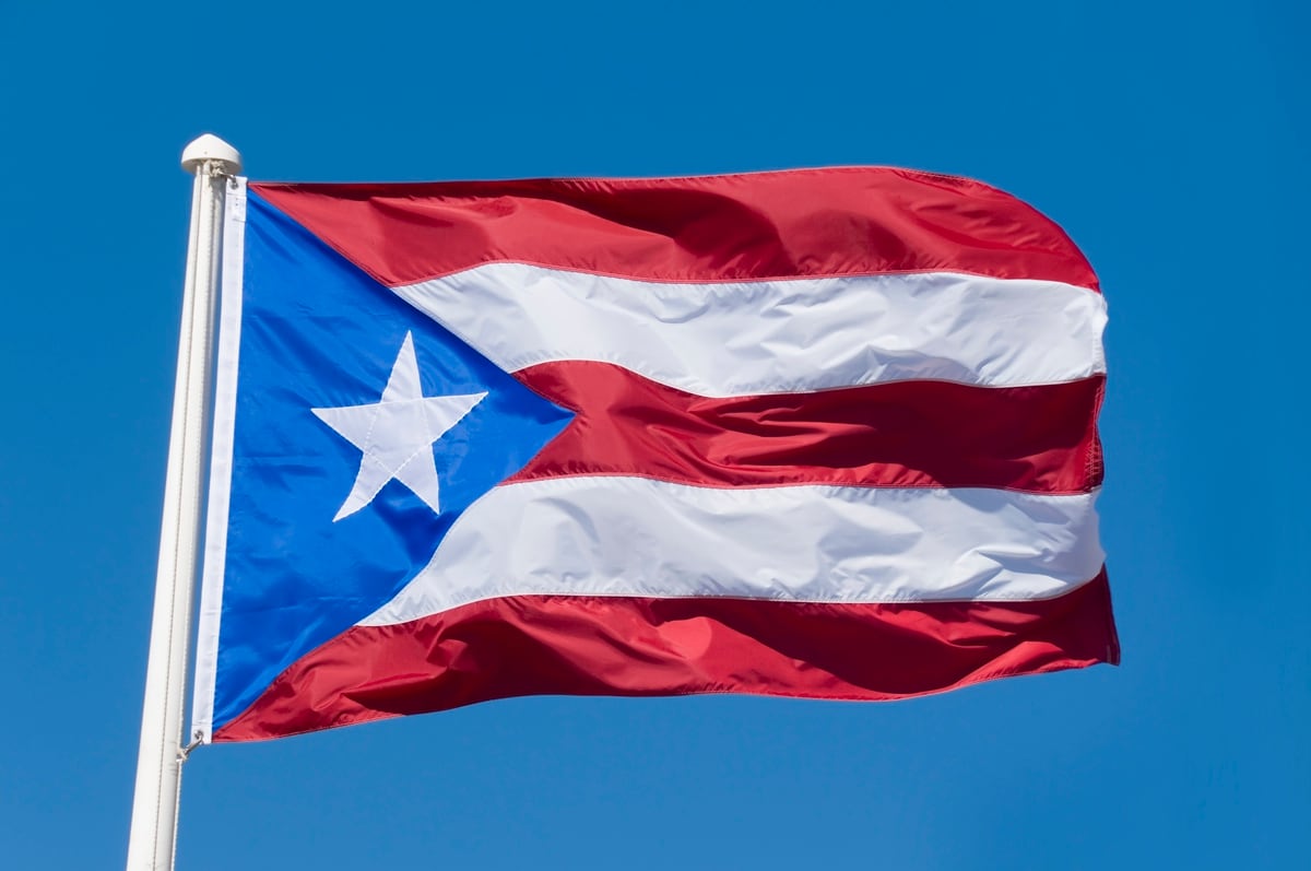 Army vet told to remove Puerto Rican flag from her home