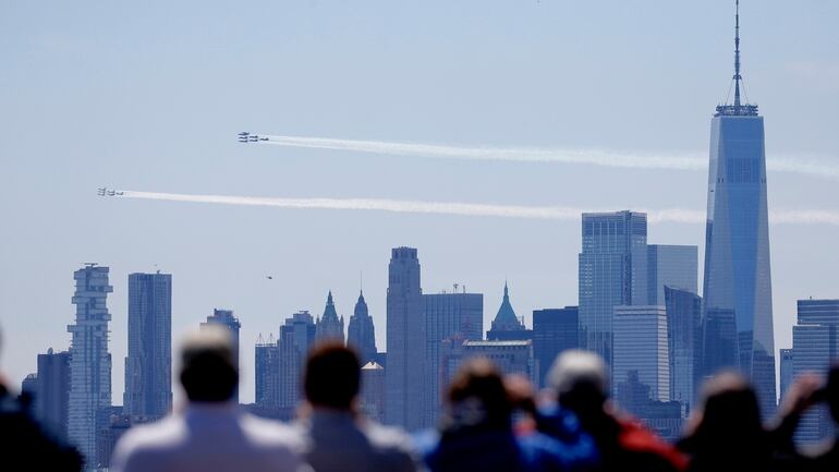 Blue Angels, Thunderbirds pay tribute to first responders in NYC ...