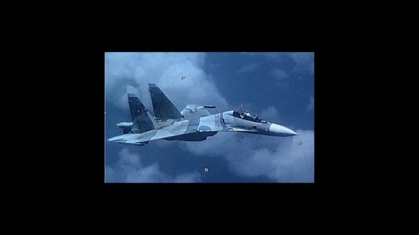 Venezuelan Fighter Jet Aggressively Shadows Us Navy Recon