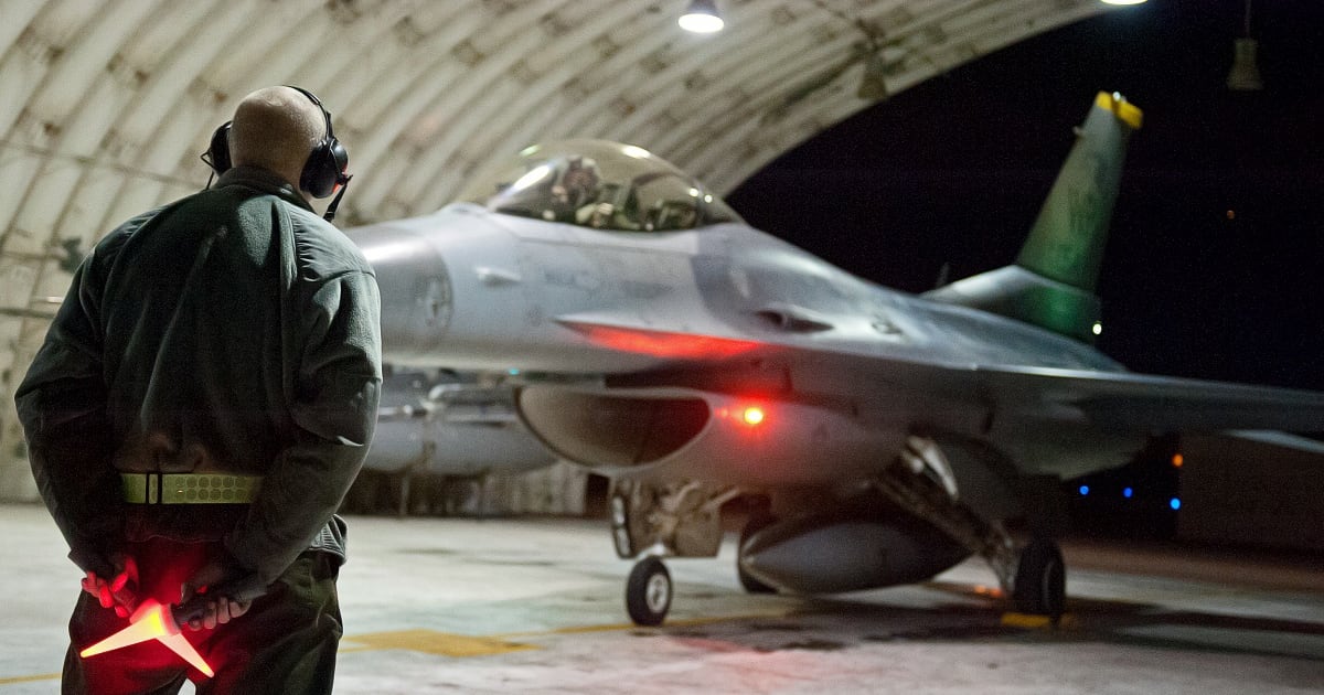 F 16 Pilot Ejects At Kunsan With Minor Injuries Flights Suspended