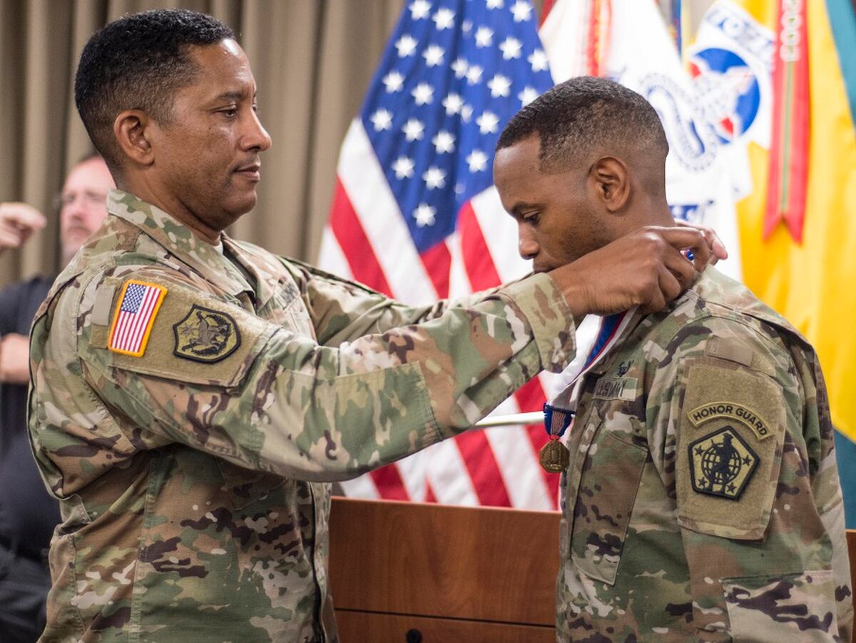 Fort Knox Soldier Earns Soldier S Medal For Saving Man From