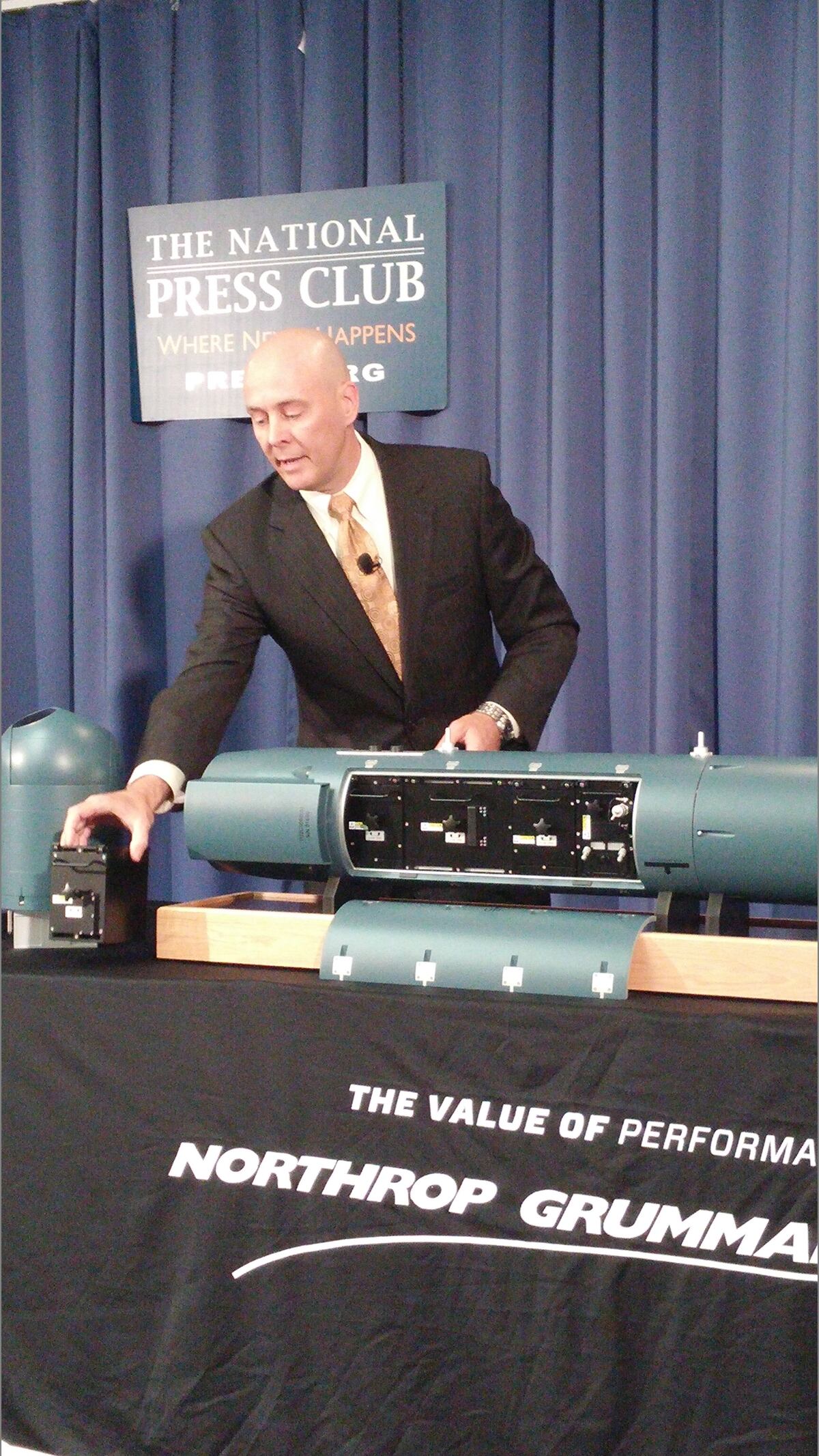 air amazon quality sensor Pod Modular Grumman Unveils Sensor Northrop