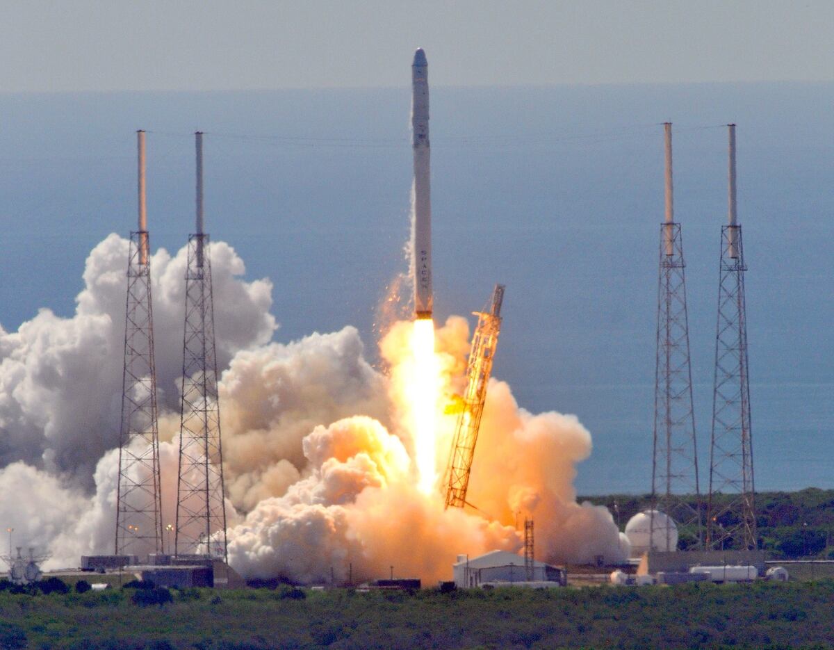 Spacex Launches Falcon 9 Rocket Lands Booster Back On Land