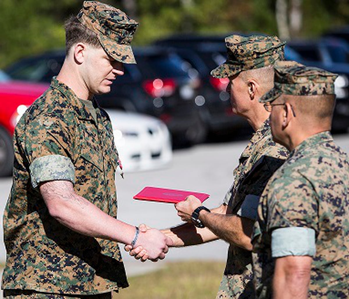Marine Raider receives Bronze Star with 'V' device for 'fearless