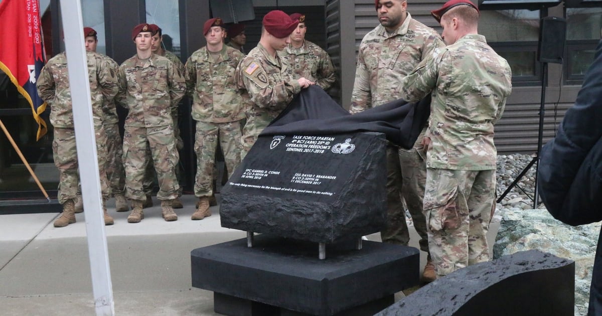 Army Alaska soldiers unveil memorial to 2 soldiers killed in Afghanistan