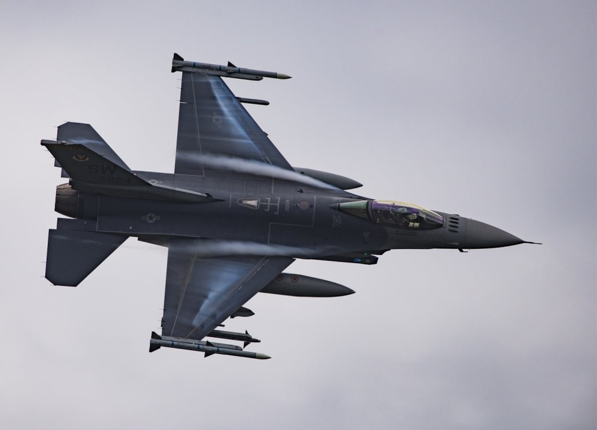 Lockheed says it can double F16's service life, but will have to