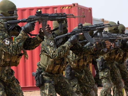 Members of the Guinea Armed Forces practice advanced weapons techniques during the Flintlock Exercise in Nouakchott, Mauritania, Feb. 15, 2020. (Staff Sgt. Sidney Sale/Army)