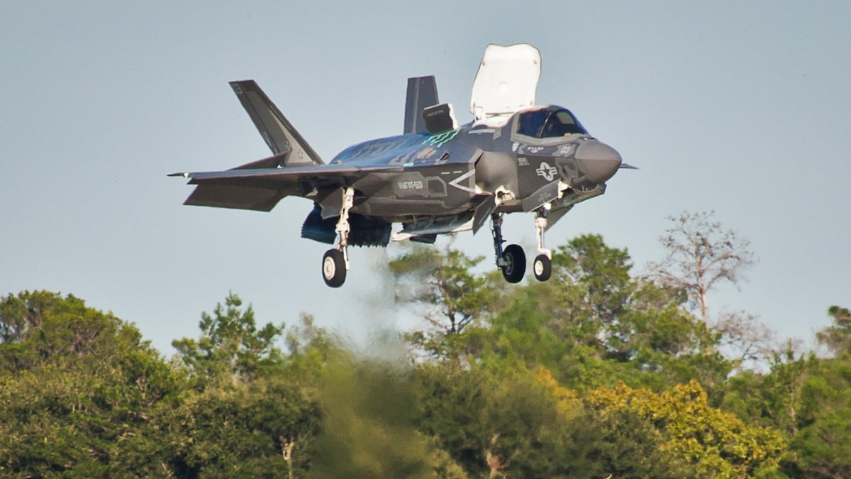 The Marine Corps No 1 Priority For The F 35 Involves A Rough Landing In Hot Environments