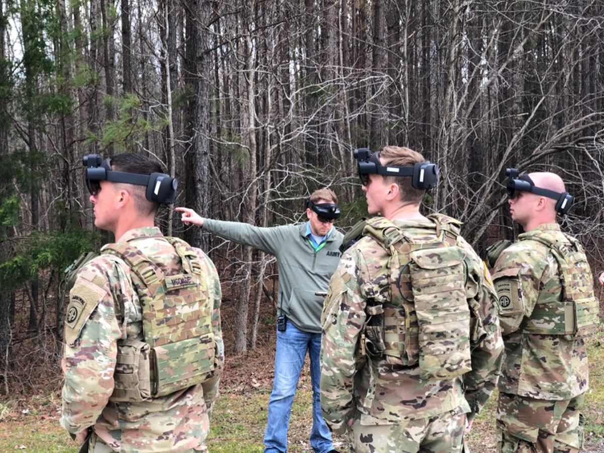 The Army Wants To Buy 40 000 Mixed Reality Goggles