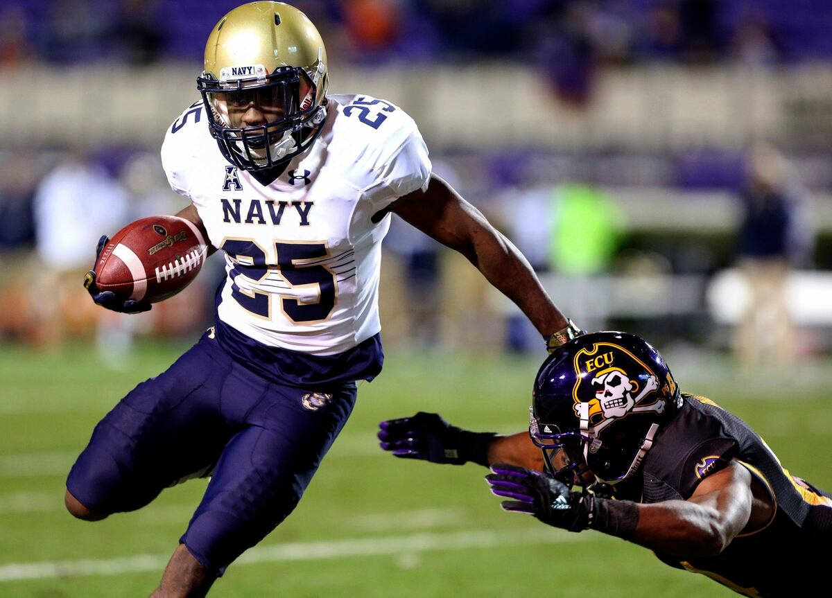 Worth Scores 4 Tds Navy Beats East Carolina 66 31