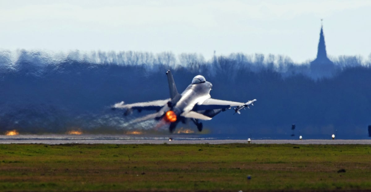 Dutch F 16 Makes Emergency Landing After Plane Shoots Itself - 