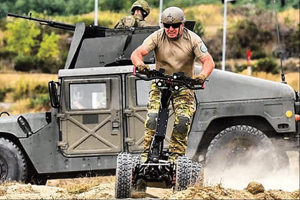 igennem Vandt fuldstændig Soldiers now testing robot snakes, electric combat scooters and  thermal-masking blankets