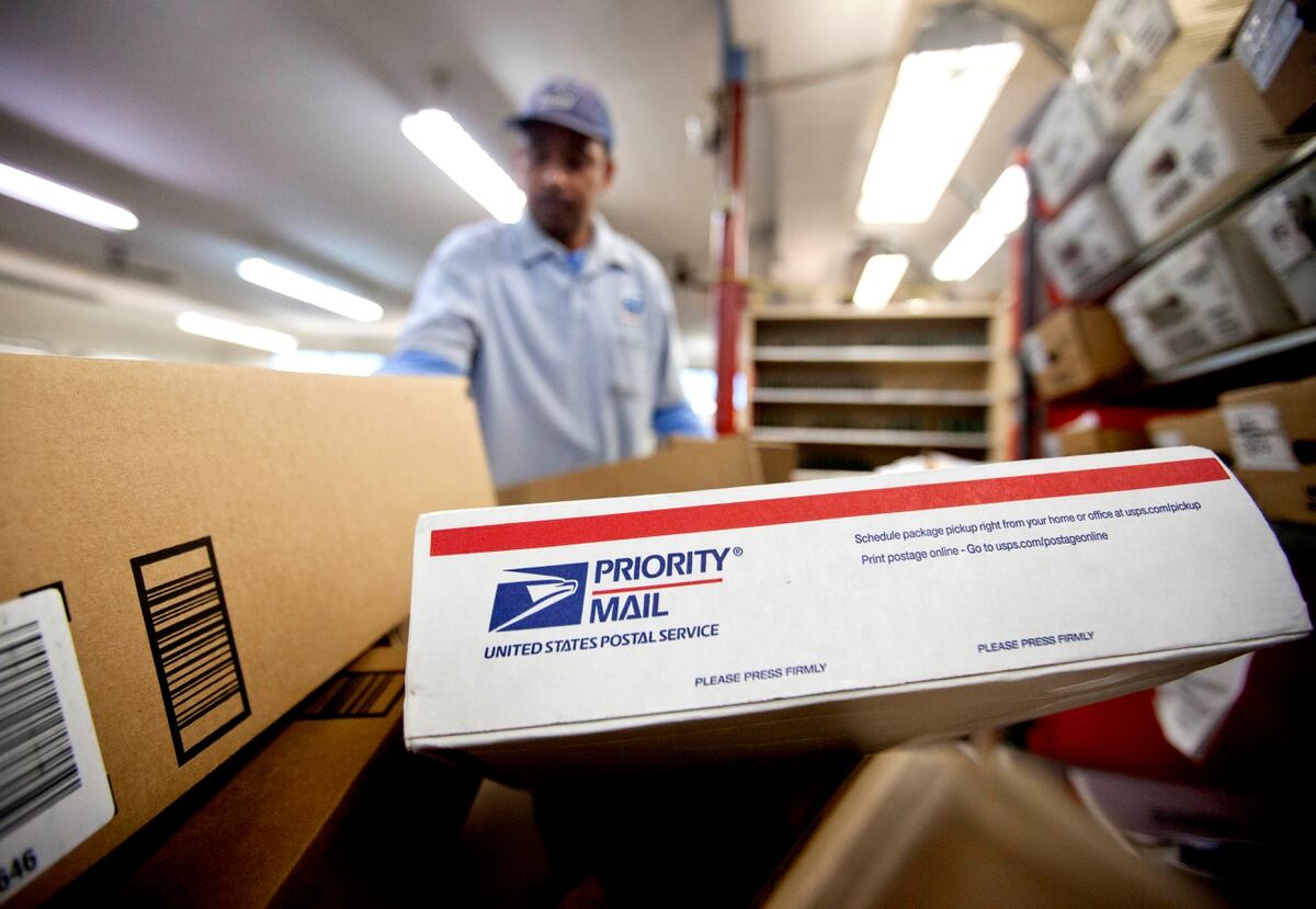 Postal Service Eyes Next Day Sunday Delivery For Holidays