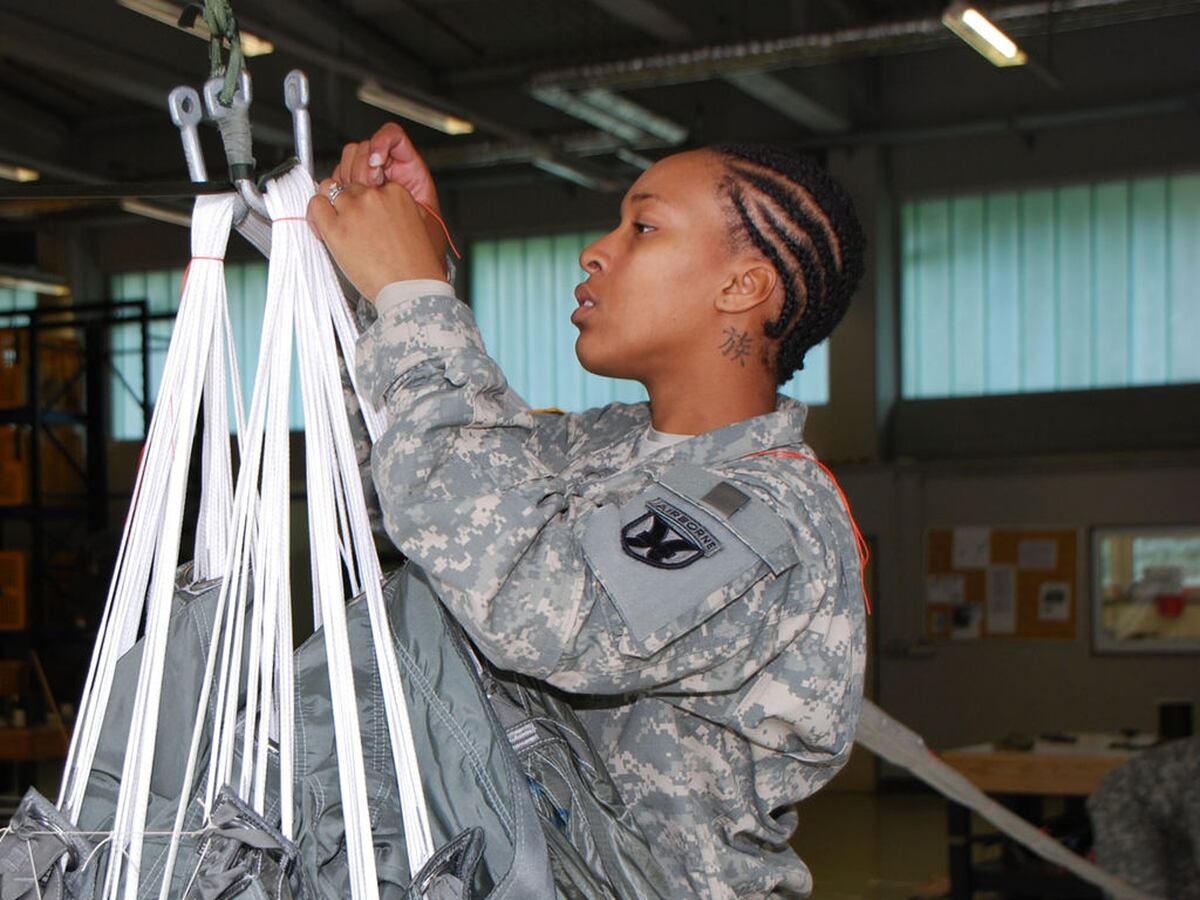 New Army Regulations OK Dreadlocks For Female Soldiers