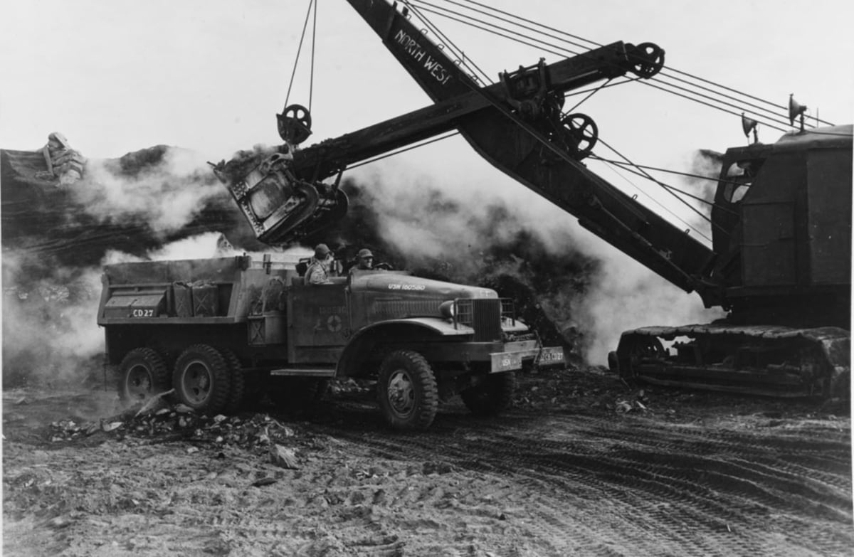 A Seabee On Iwo Jima The Men Who Drove Cranes And Cats Also Served