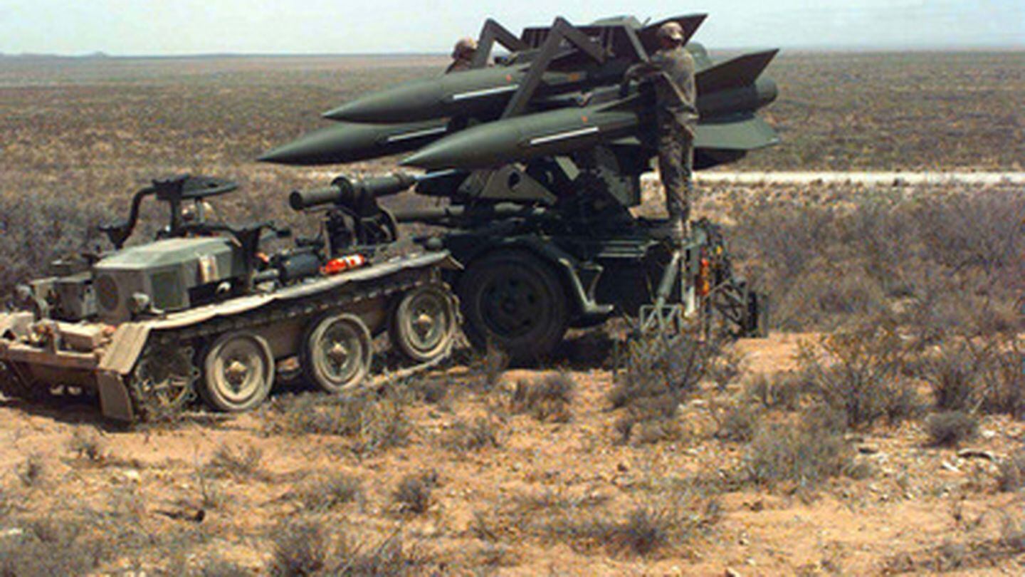 Members of the German 88th Element of Light Air Defense Artillery Battery prepare a Hawk missile unit for an emergency missile transfer at McGregor Reservation, N.M., during exercise Roving Sands on June 6, 1996. (U.S. Defense Department)