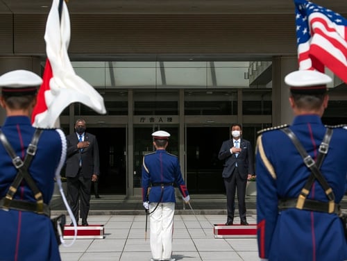 Secretary of Defense Lloyd Austin is welcomed in an honor cordon before a meeting with Japanese Defense Minister Nobuo Kishi at Japan’s Ministry of Defense, Tokyo, March 16. (Lisa Ferdinando/DoD)