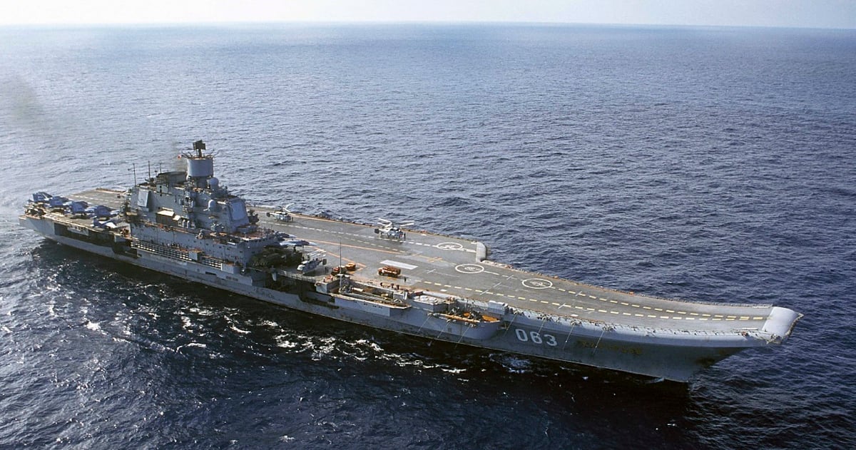 Russia S Only Aircraft Carrier Is Damaged When Dock Sinks