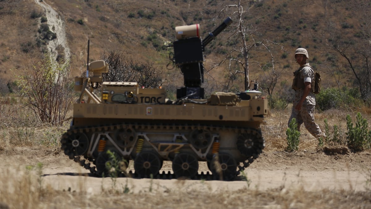 West Coast Marine grunts test armed selfdriving tanks, tiny drones and