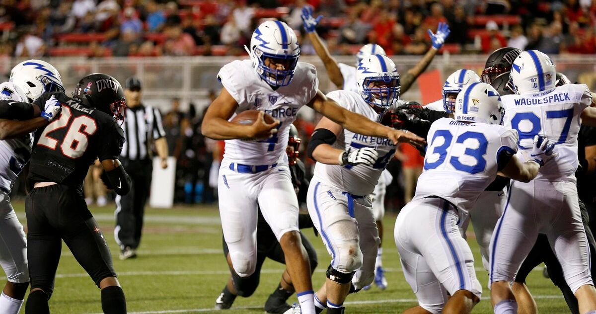 Air Force Tops Unlv 41 35 For 1st Conference Win